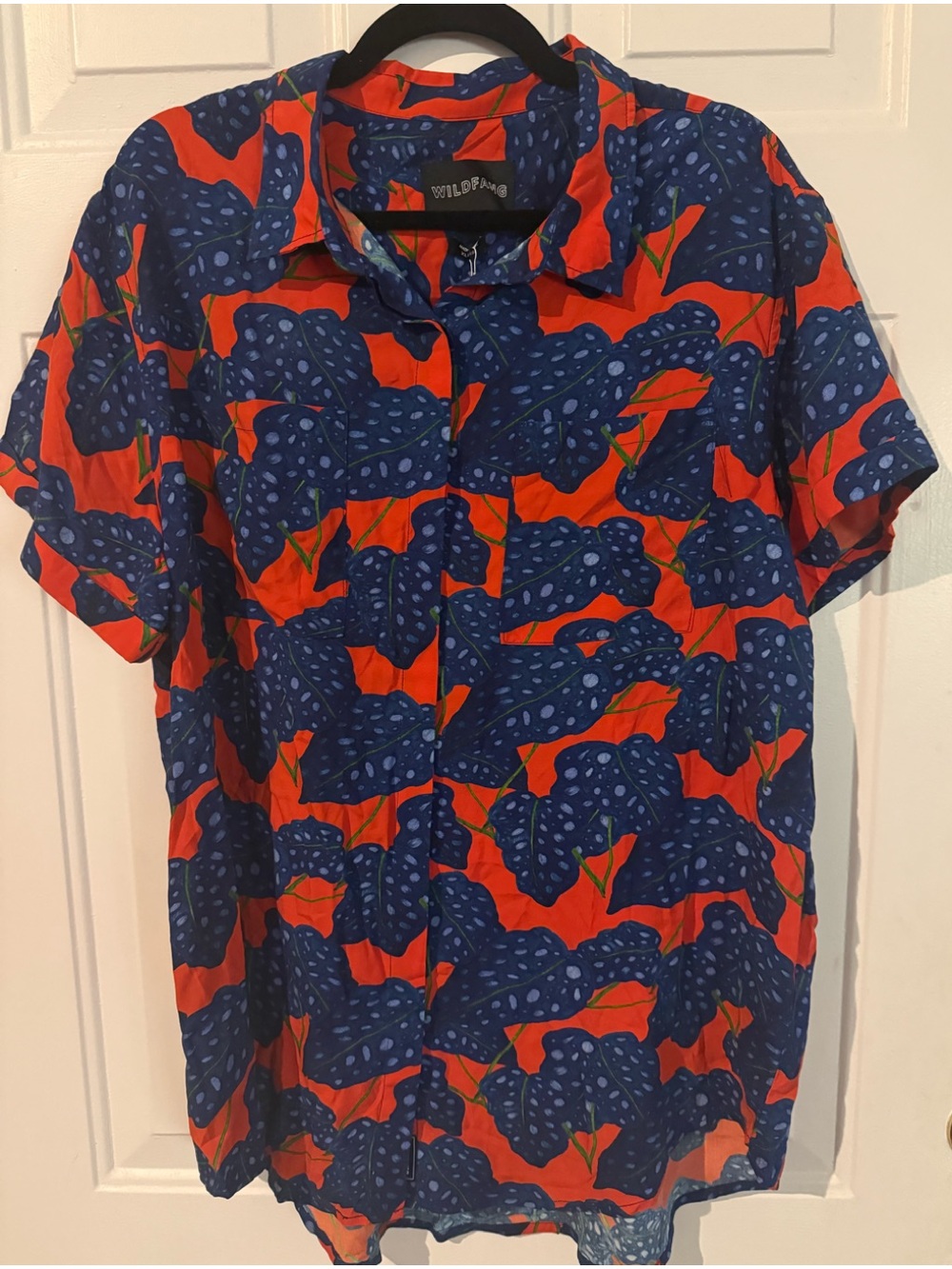Wildfang Red Short-Sleeve Button-Up Shirt with Blue Floral Print size XL